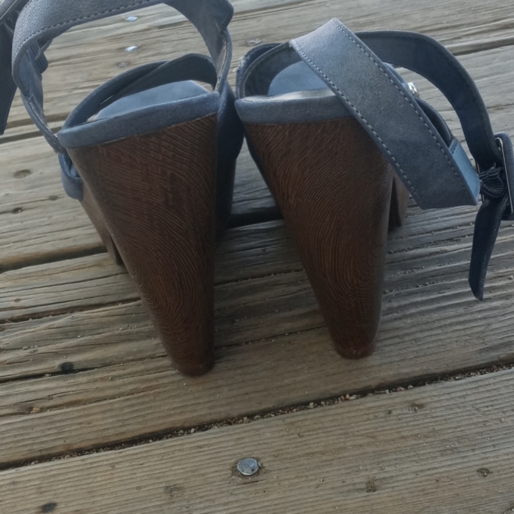 Blue Guess Platforms - Picture 4 of 6